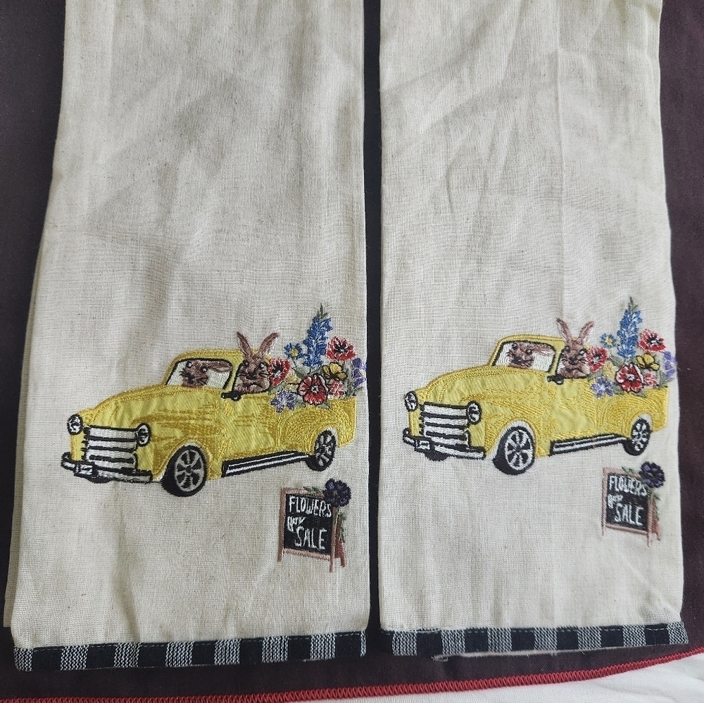 New Pair of 2 Pier 1 Imports Tea Towels Wildflower Collection Bunnies Yellow